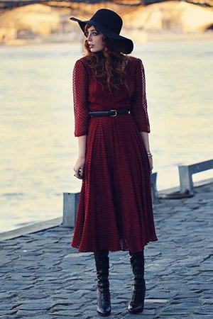 Бордовое платье миди