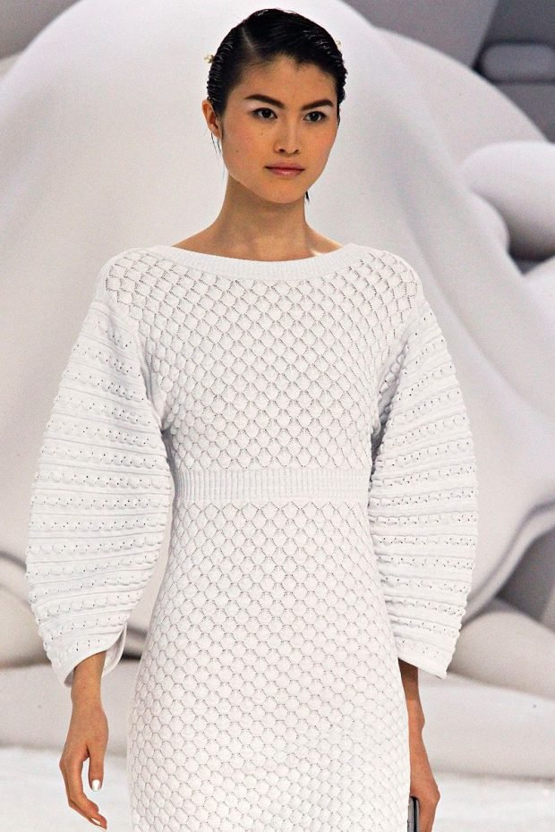 мода на белое вязанное платье осень зима 2019 2020