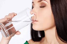 Сколько нужно выпивать воды в день по весу