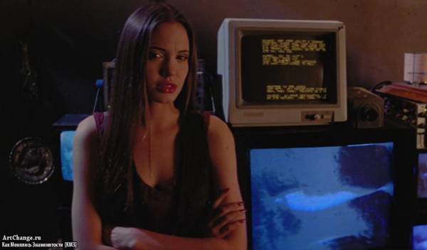 Киборг-2:Стеклянная тень (1993), в ролях Анджелина Джоли