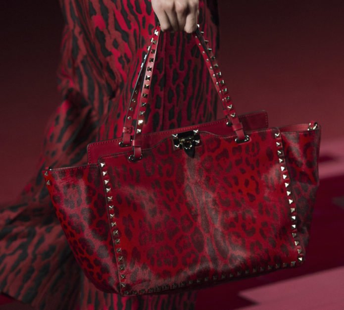Модная сумка цвета бордо с леопардовым принтом