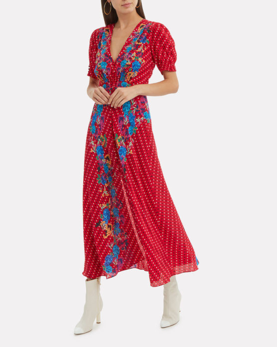 Красное платье с цветочным узором