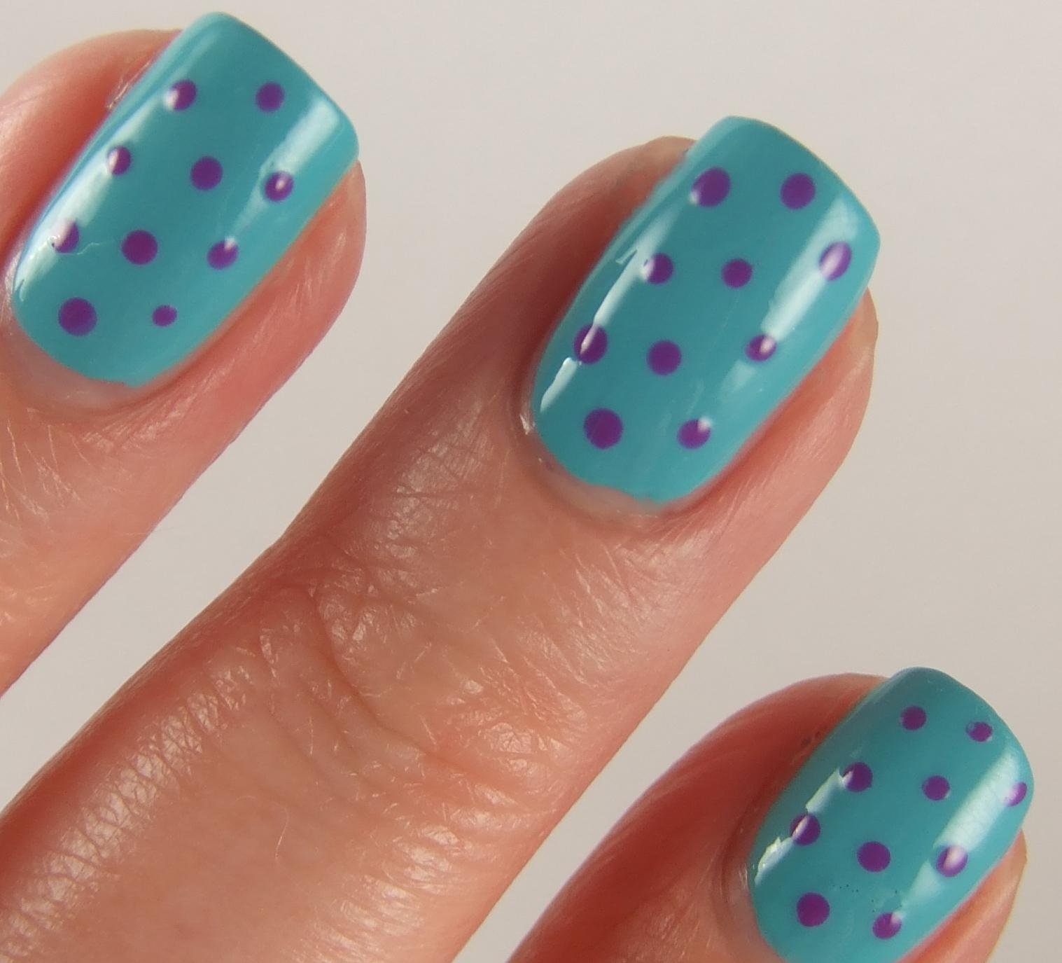 summer nails with polka dots