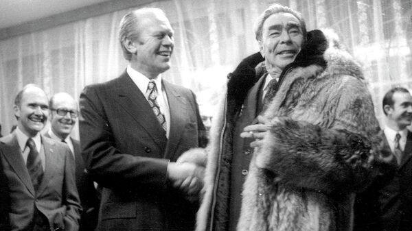 Президент США Джеральд Форд и Генеральный секретарь ЦК КПСС Леонид Ильич Брежнев во время встречи во Владивостоке. 1974 год