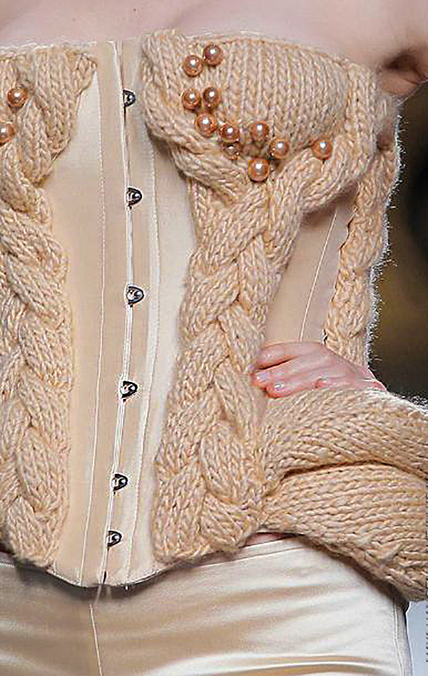 Тёплые фантазии вязаной моды: 55 экстравагантных и эффектных нарядов, фото № 48