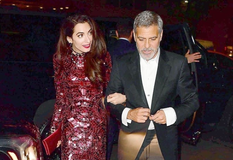 Стиль Амаль Клуни: элегантный шик в дневных и вечерних нарядах, фото № 16