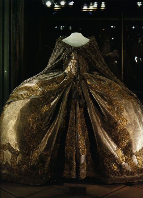 Великолепные платья принцесс от Средневековья до наших дней, фото № 12