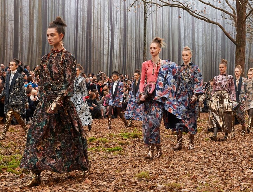 Модный показ Chanel 2018 в лесу, фото № 13