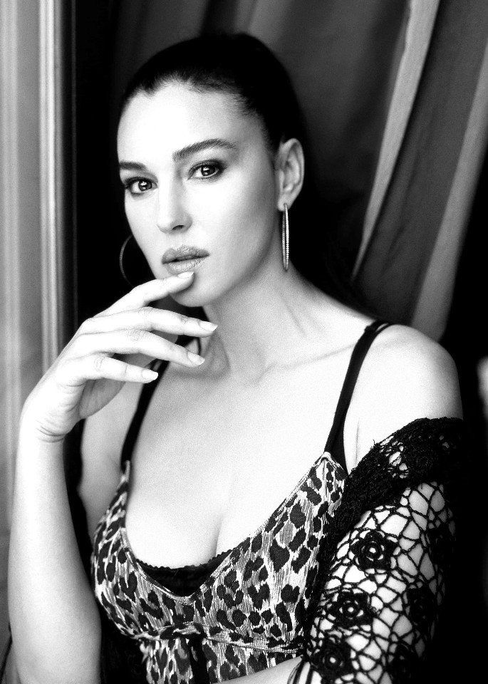 Monica Bellucci и ее женственные образы, фото № 8