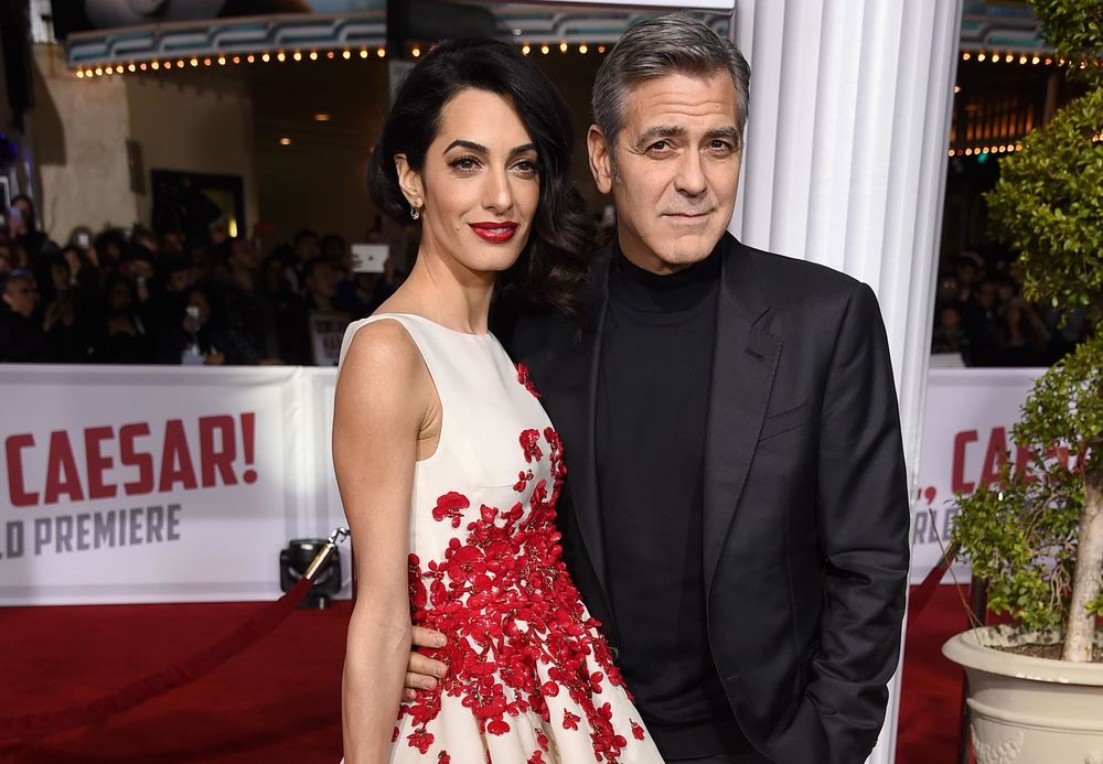 Стиль Амаль Клуни: элегантный шик в дневных и вечерних нарядах, фото № 15