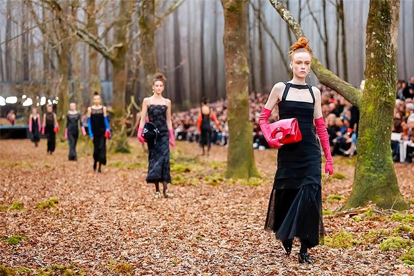 Модный показ Chanel 2018 в лесу, фото № 14