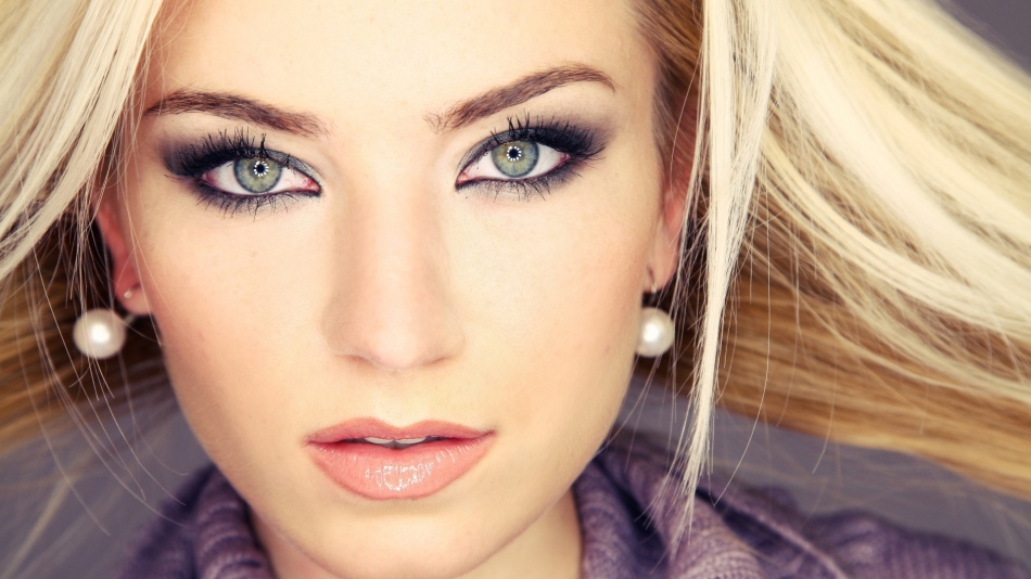 Свадебный макияж для блондинки с зелёными глазами