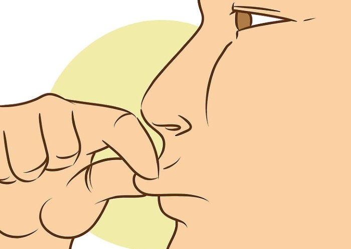 Почему постоянно сохнут губы и трескаются в уголках, шелушатся, сильно болят у женщин, ребенка, при беременности, причины и лечение