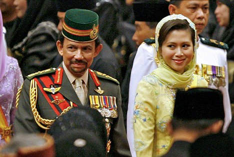7  The Sultan of Brunei Hassanal Bolkiah said his former wife Azrinaz Mazhar Hakim has had her royal titles revoked.jpg