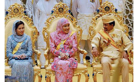 Sultan-Hassanal-Bolkiah-family-480x288.jpg