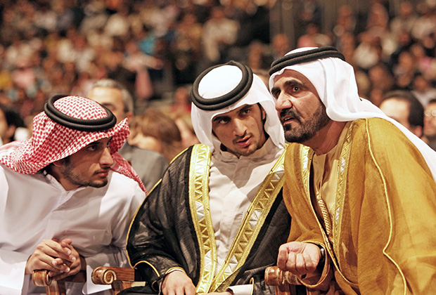 Рашид (в центре) с отцом (справа) и братом Ахмедом, 2006 год