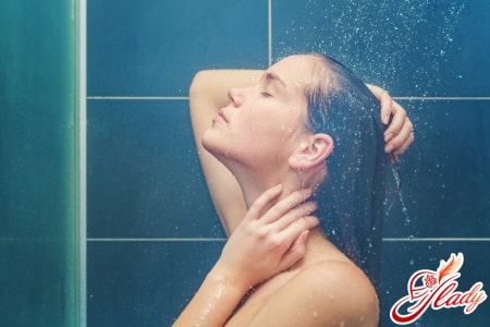Мытье волос бальзамом в горячей воде