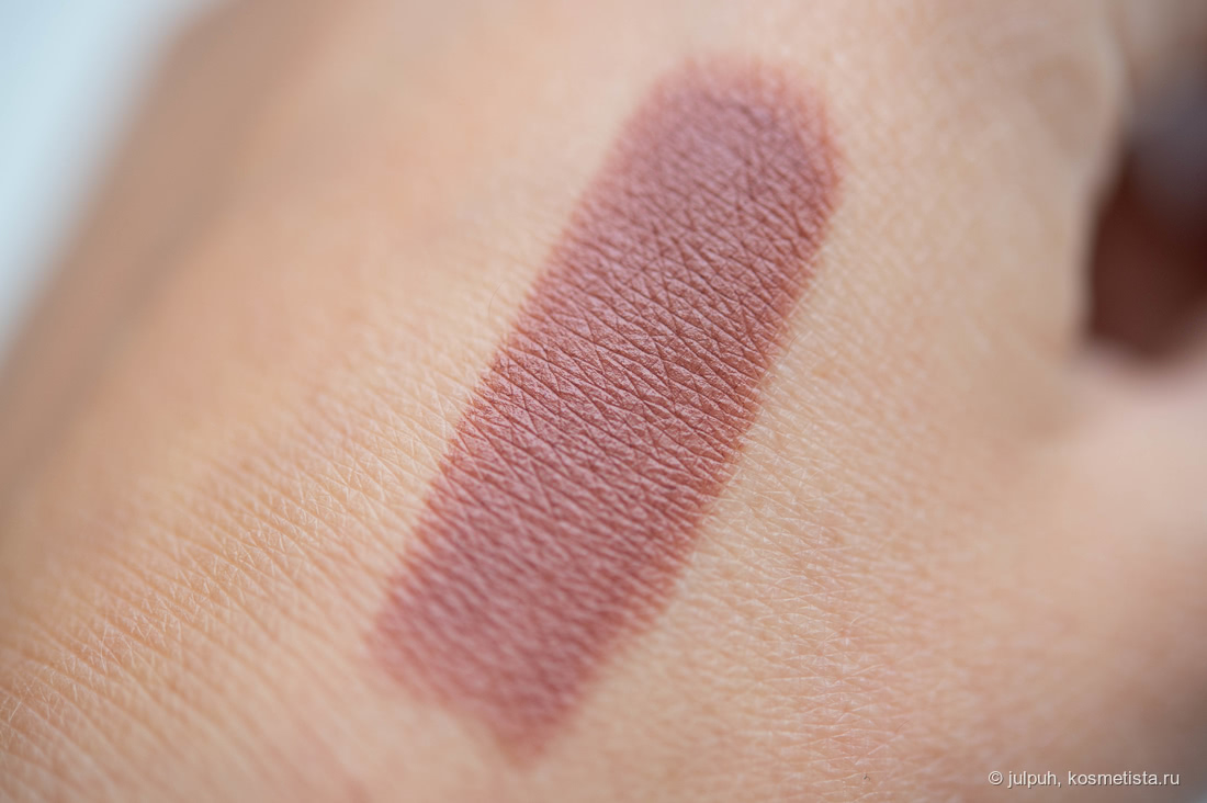 Матовая коричневая помада без рыжины Maybelline Hydra Extreme Matte - 945 Toasted Chestnut