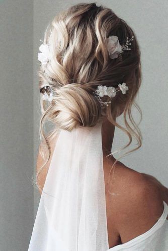 Updo Styles With Veils Blonde #mediumhair #weddinghairstyles