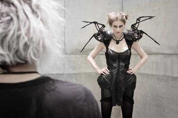 3D-платье Spider Dress от дизайнера Anouk Wipprecht