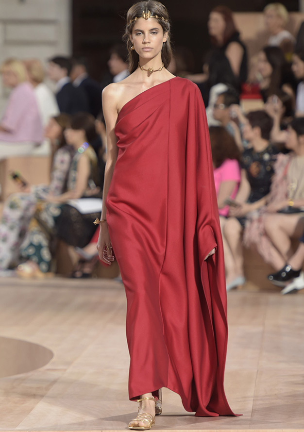 Красное платье Valentino