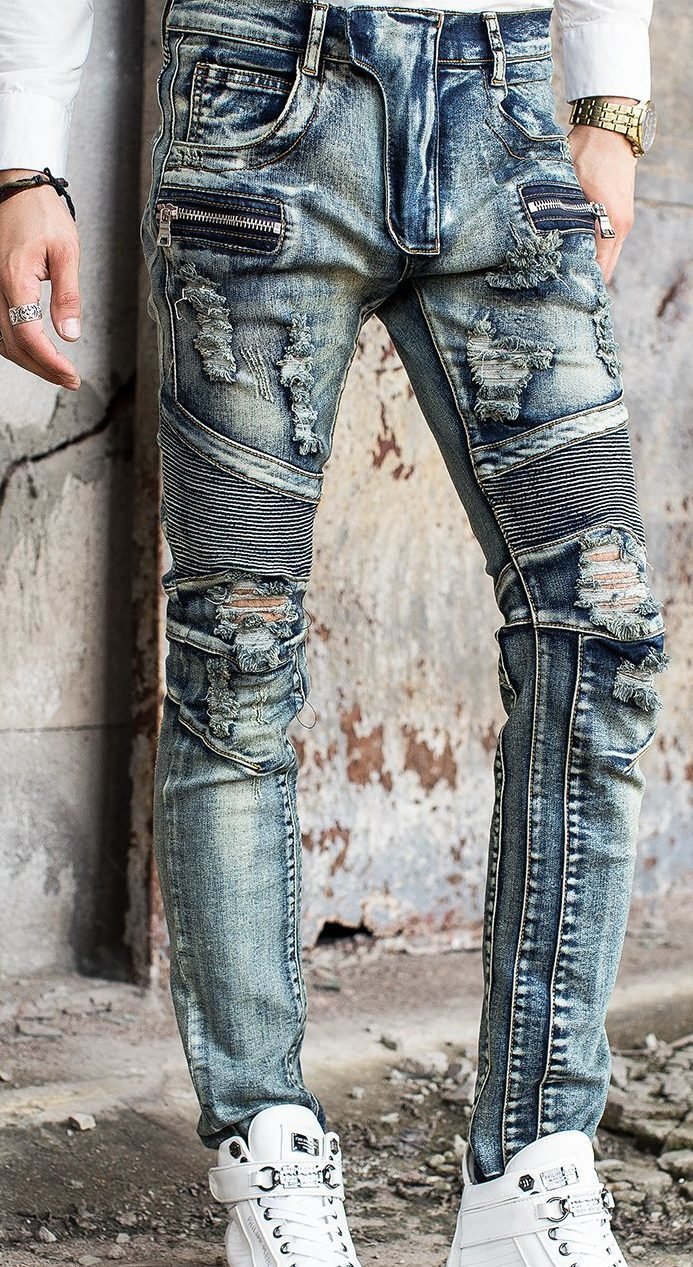 Модель потёртых джинсов