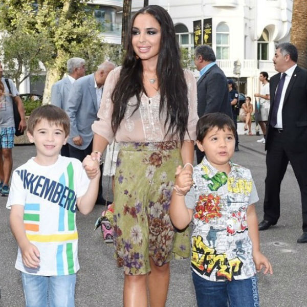 Лейла Алиева с сыновьями Али и Микаилом