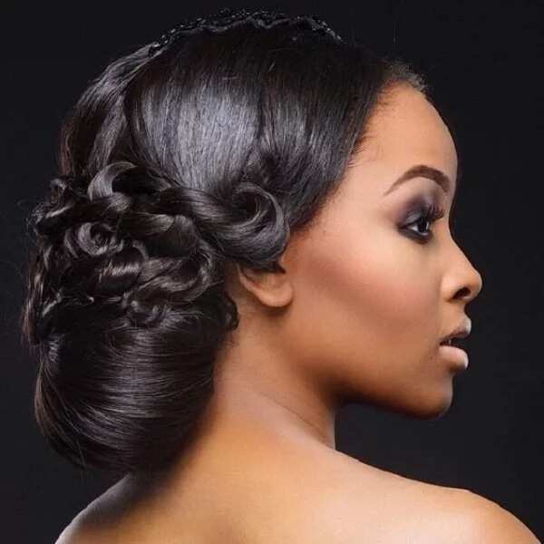 Packing gel hairstyles in Nigeria