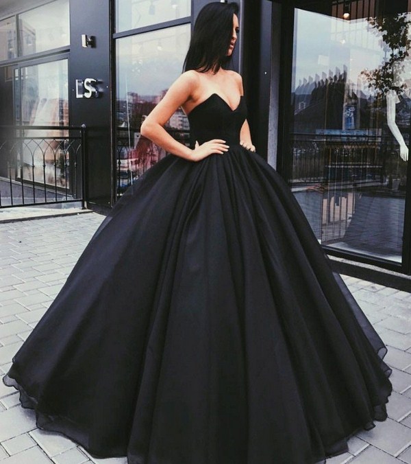 Самые красивые черные платья: фасоны на любой вкус