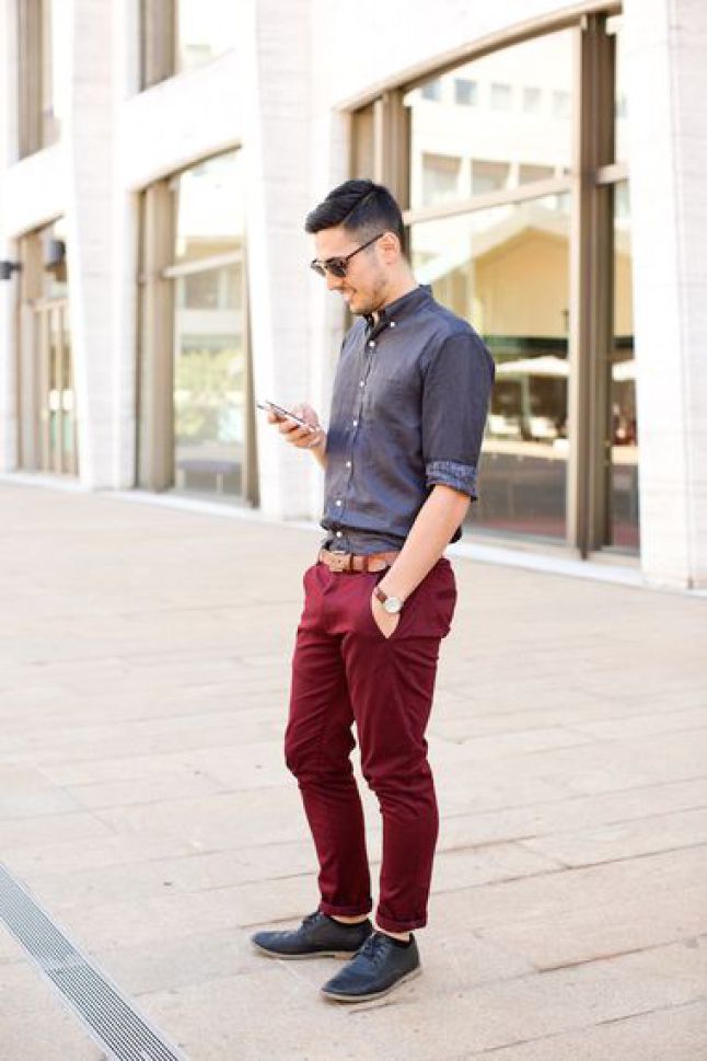Красные брюки с классической рубашкой