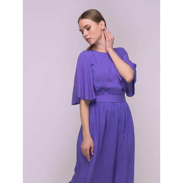 Фиолетовое платье с вырезом и завязкой на спинке