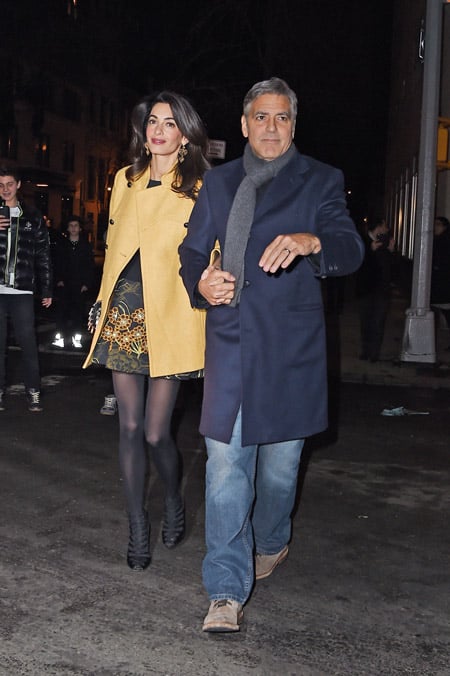 Амаль Клуни в платье от Giambattista Valli, покидая японский ресторан с мужем, Нью-Йорк март 2015