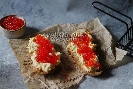 Фото рецепта Сырный бутерброд с красной икрой