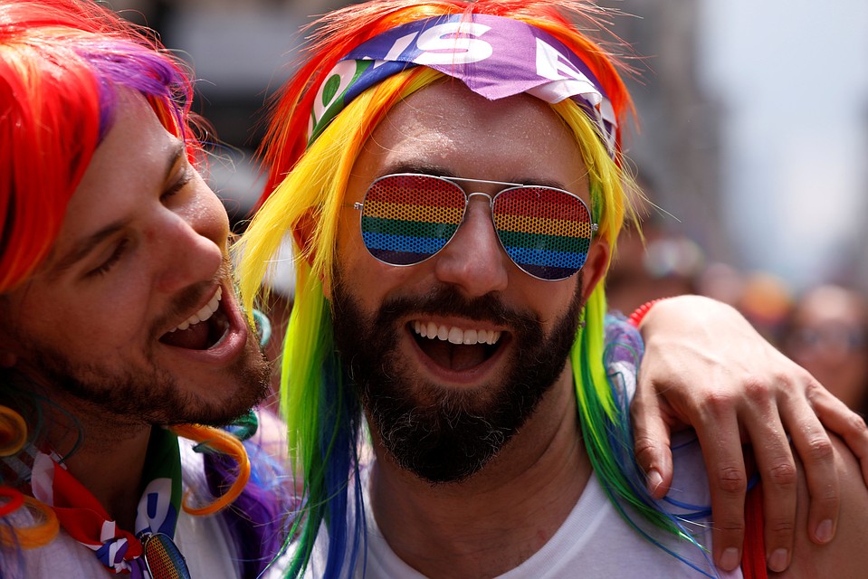 Страсти на гей-параде кипели не по-детски. Фото: REUTERS