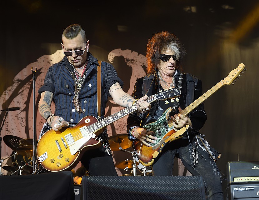 Сейчас Депп дает концерты вместе со своим другом, рок-музыкантом Эллисом Купером. Фото: GLOBAL LOOK PRESS