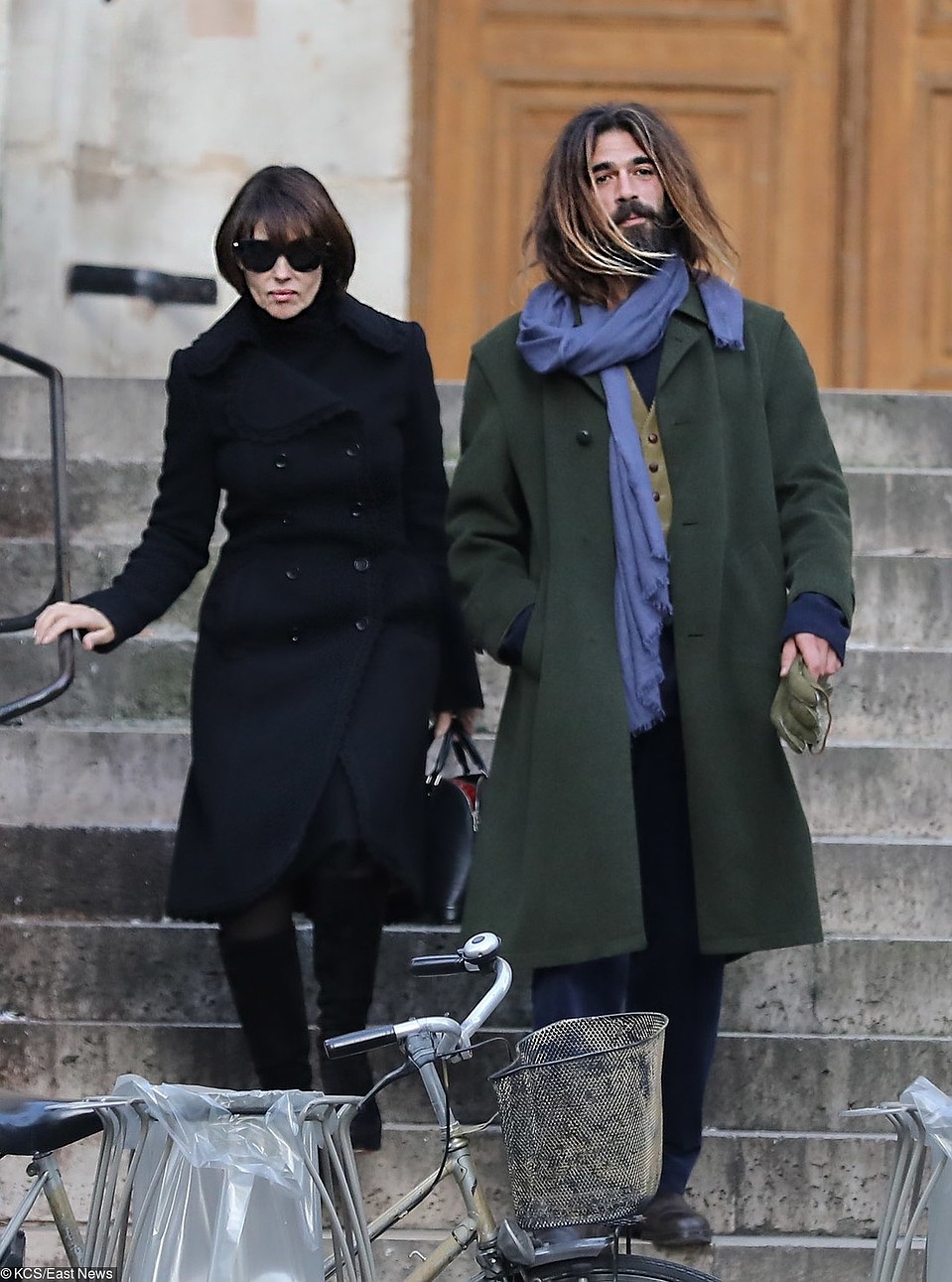 Папарацци снова сфотографировали пару на улицах Парижа. Врзможно, это любовь? Фото: EAST NEWS
