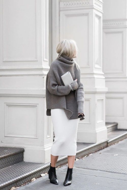белую юбку-миди и огромный серый свитер, черные ботильоны-носки - отличный выбор, если ты хочешь создать расслабленный, но в то же время стильный образ.