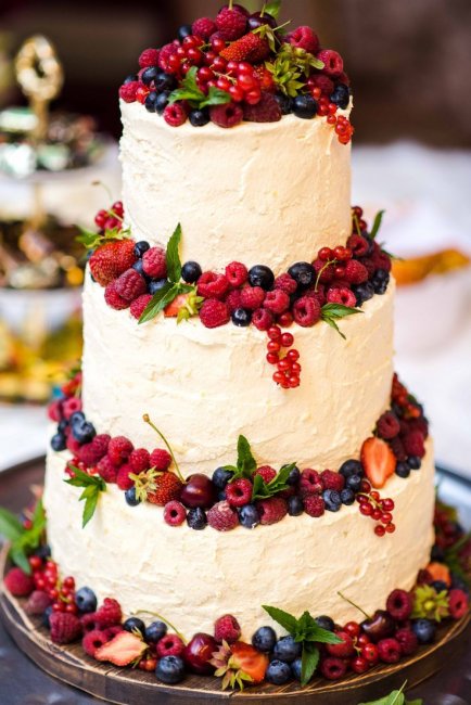 Традиционный круглый свадебный торт