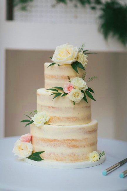Нежный свадебный торт без мастики