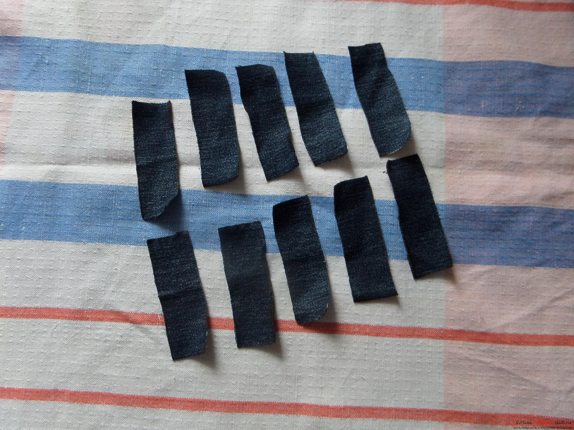 Этот подробный мастер-класс поделки из ткани своими руками научит как сделать фоторамку из джинсы.. Фото №3