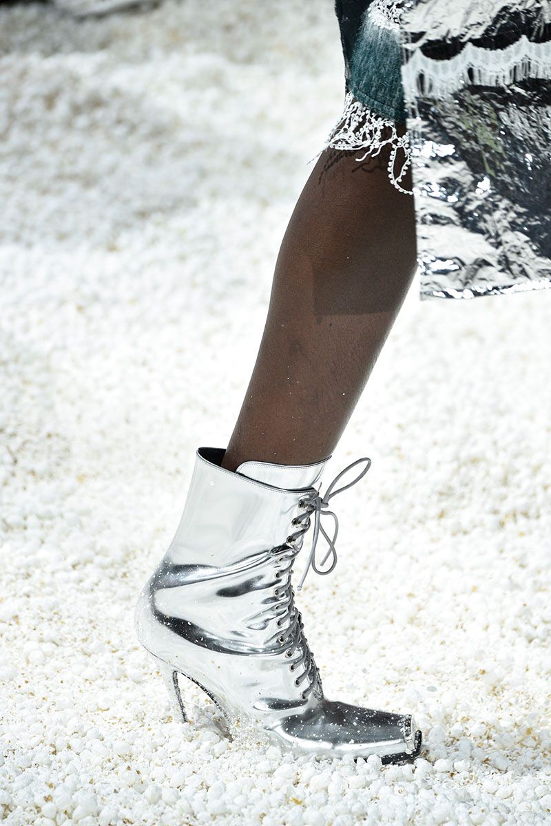 Серебристые ботинки на шнуровке с квадратным носком из коллекции Calvin Klein