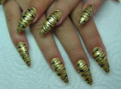 тигровый рисунок на ногтях