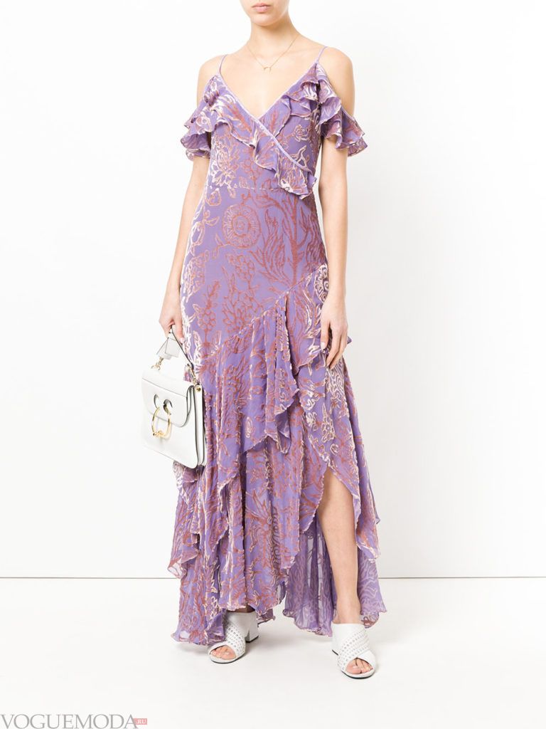 бархатное фиолетовое платье с принтом и оборками