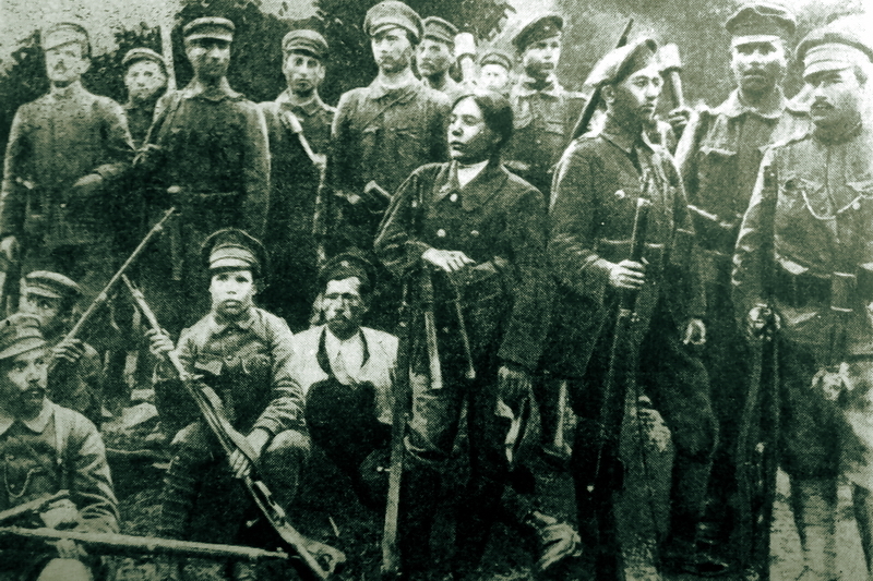 ​Бойцы 1-го батальона 1-го Московского интернационально отряда. В кадр попали люди как минимум шести национальностей - Красный гусар против белых казаков 