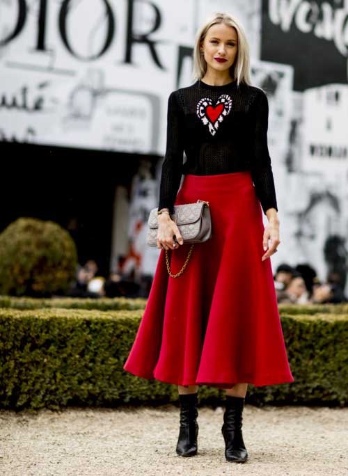 Красная юбка с черным верхом