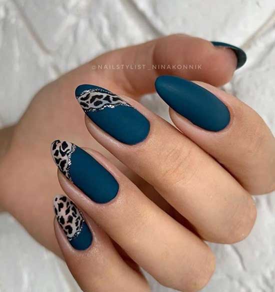 Красивый арт на ногтях