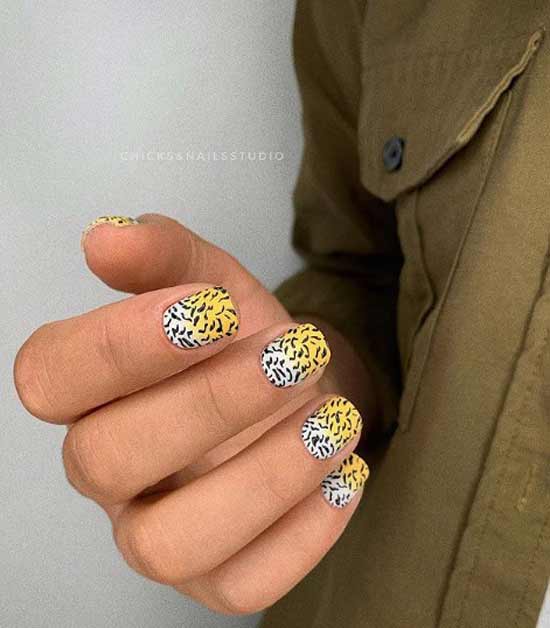 Ручная роспись коротких ногтей
