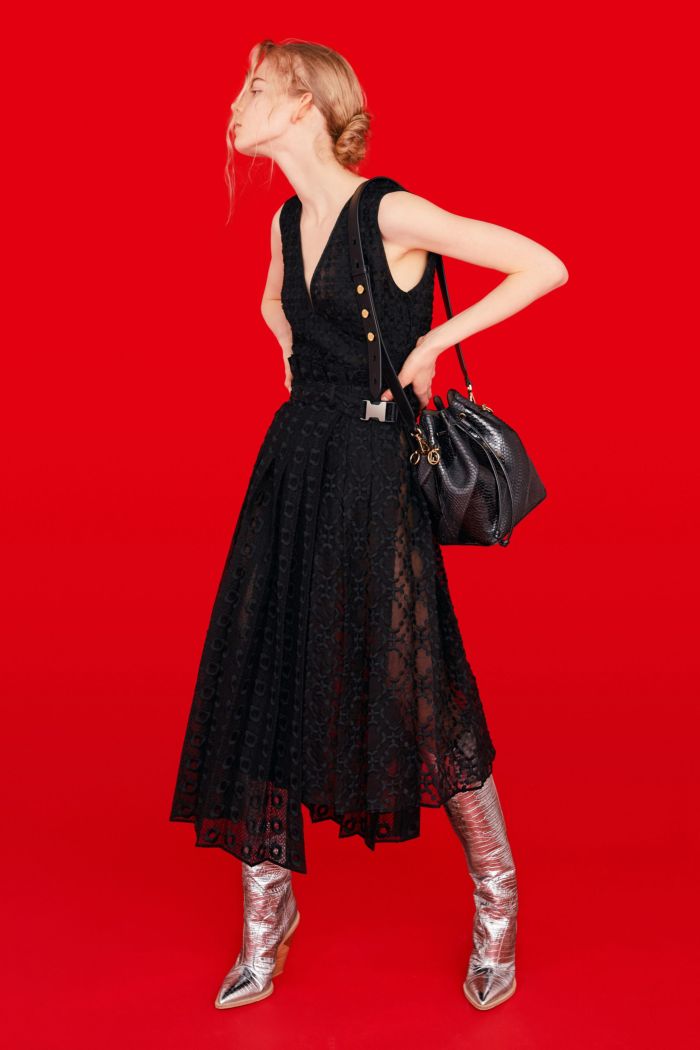 Модное черное платье Fendi