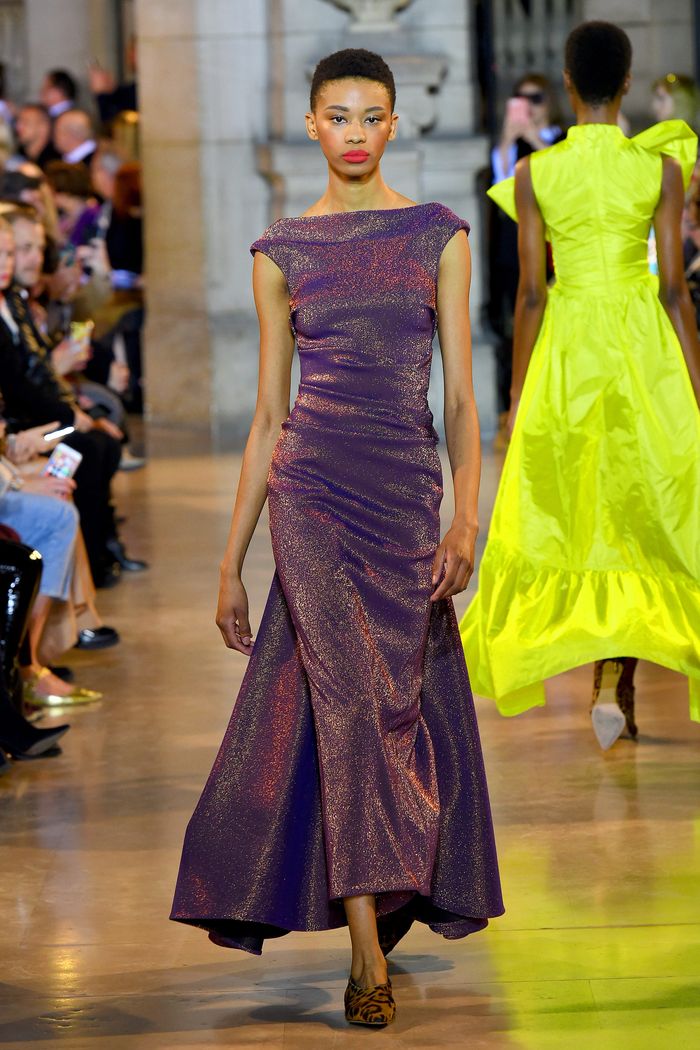 Модное фиолетовое платье Talbot Runhof