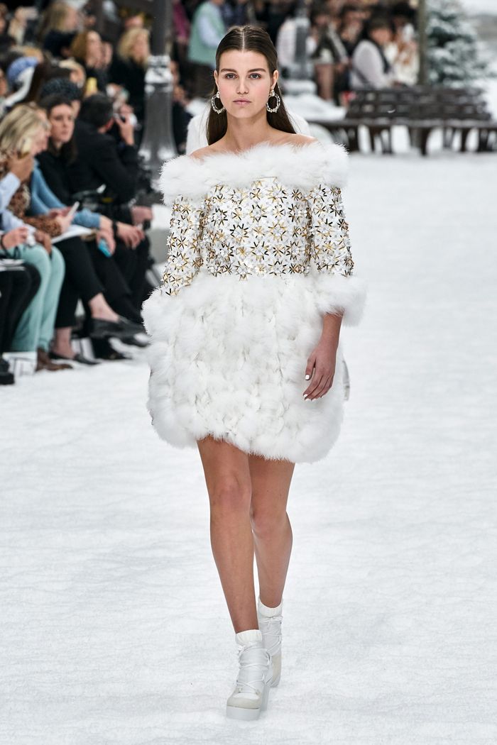 Модное платье осень-зима из коллекции Chanel